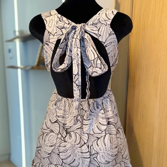 House of Harlow 1960 Open Back Cocktail Dress | Earth Muse - Picture 4 of 8